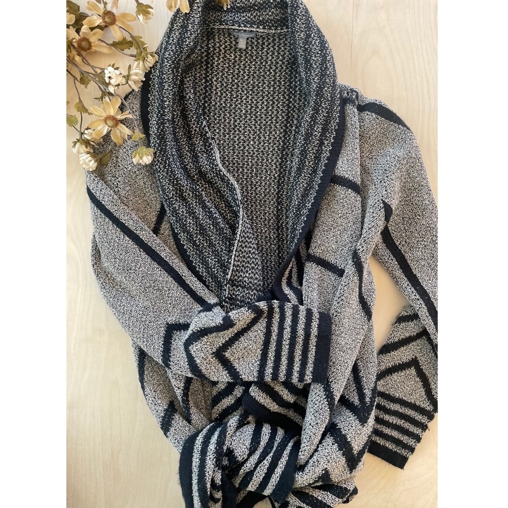 Cozy Gray and Black Aztec cardigan✨🤍
